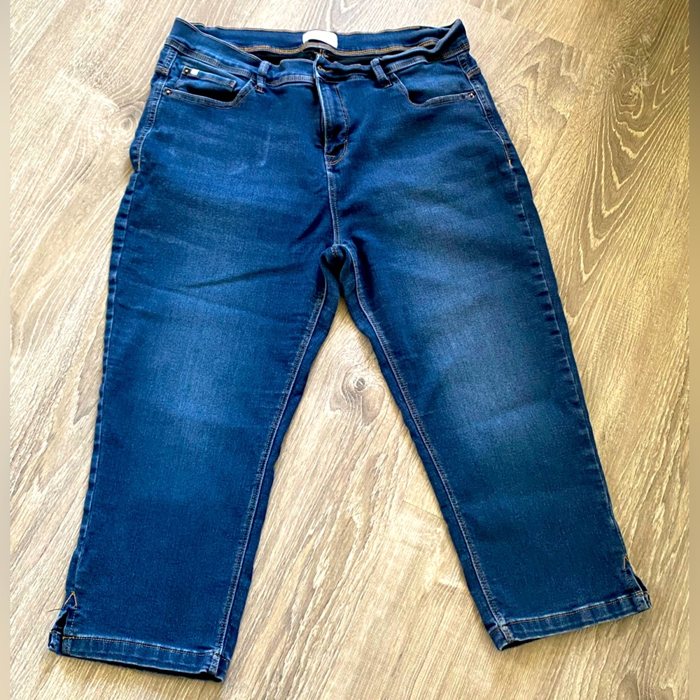 Curve Appeal Jean capris size 16/33